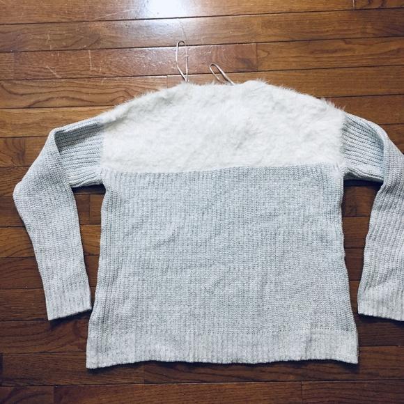 VINCE CAMUTO Sweater, Elegant.Like new. - Picture 8 of 8